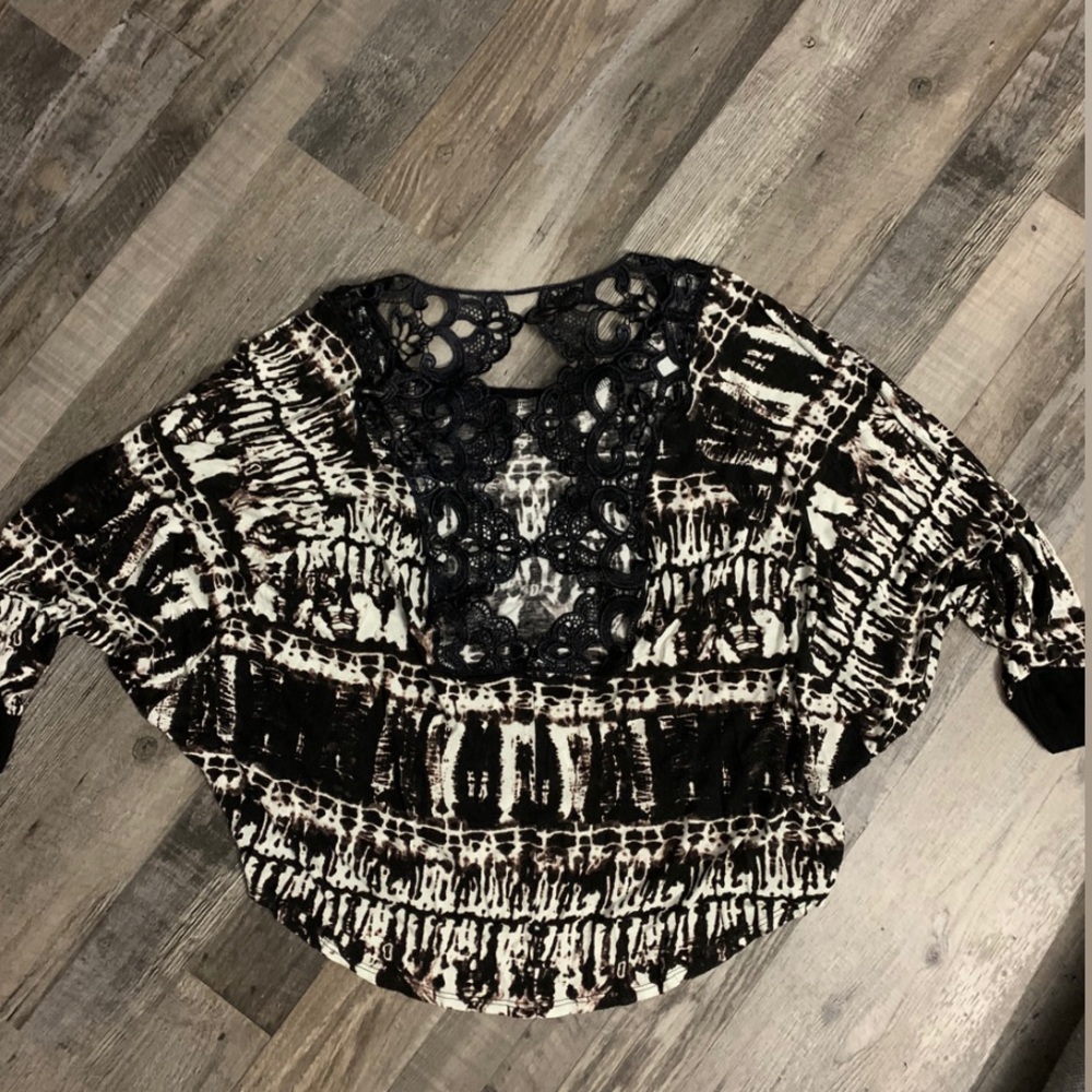 Black and White Flow Top